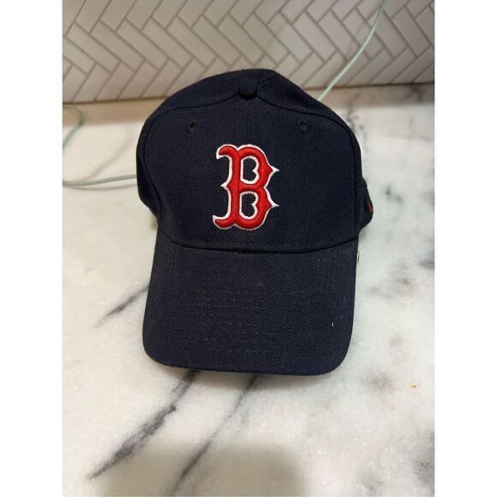 MLB Boston Redsox New Era Fitted Hat. Size medium/Large.